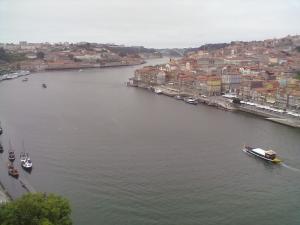 (Ponte Luís I, entre Gaia e Porto, a tal onde agora passa o Metro)